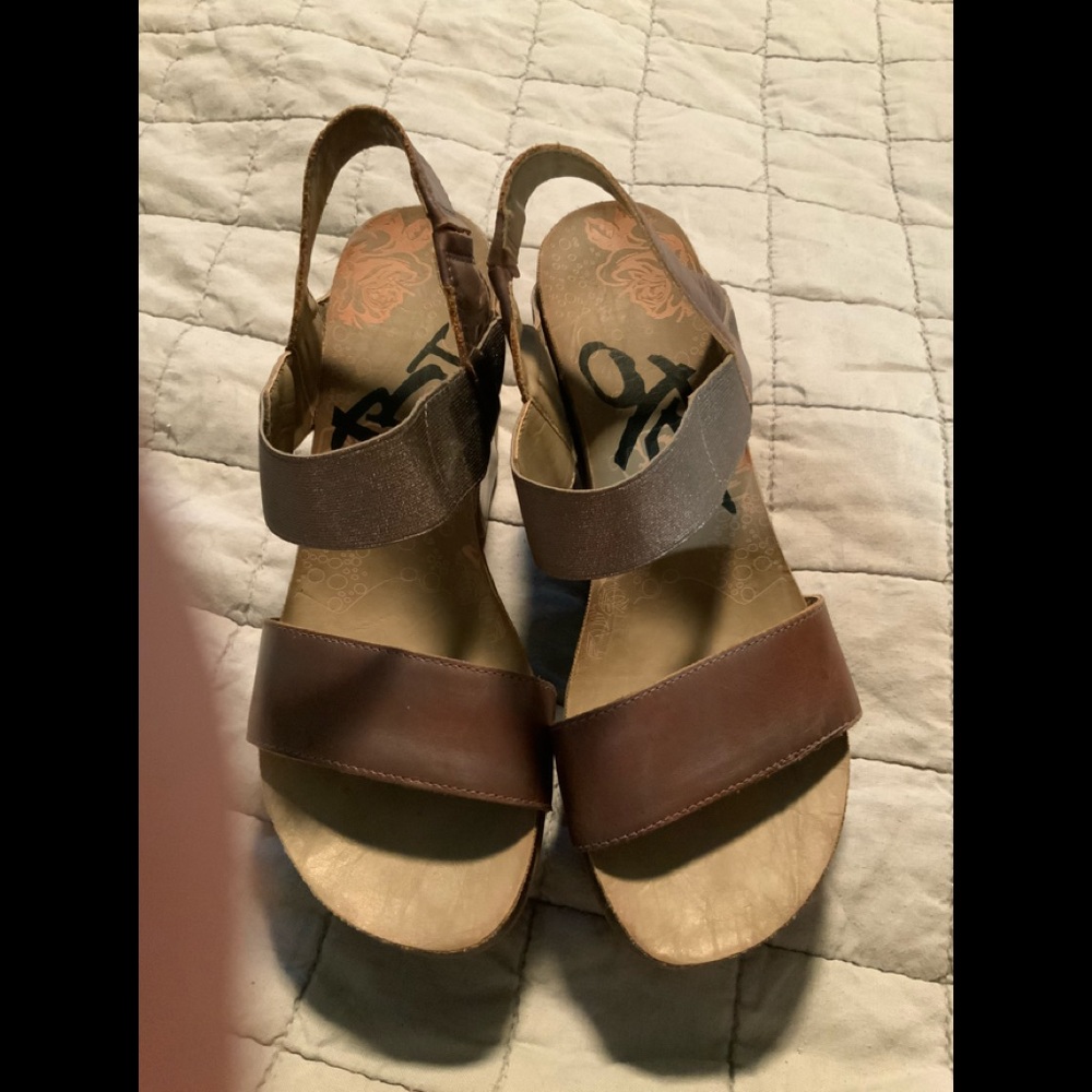 COPY - NWOT OTBT BRONZE METALLIC WEDGE SIZE 9